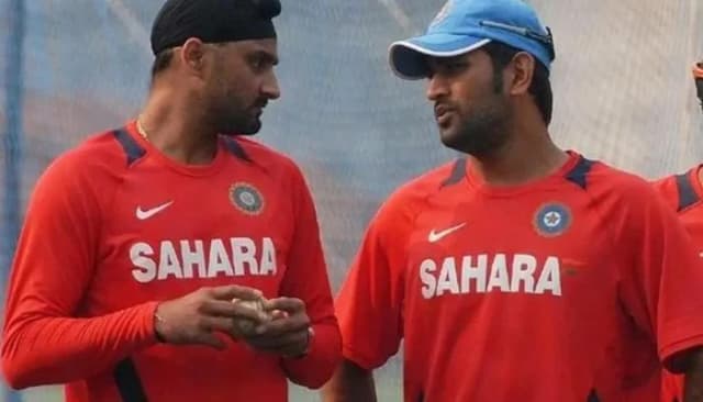 Harbhajan Singh makes a serious claim about Dhoni's fandom