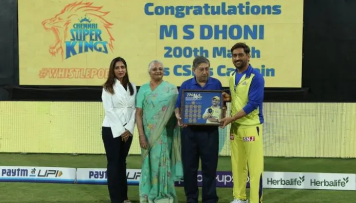 MS Dhoni felicitated by N Srinivasan for his 200th match as a captain