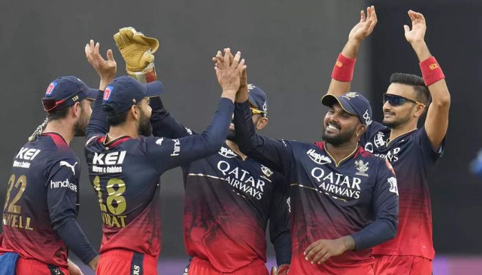 How can Royal Challengers Bangalore (RCB) qualify for the playoffs?