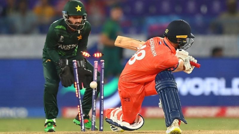 Nawaz's Hilarious Running Between Wicket Adds Comedy into Pakistan vs. Netherlands Match