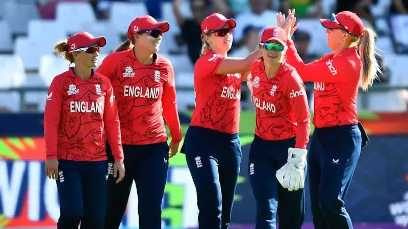 England Women Overcome Top-Order Collapse, Triumph Over Pakistan in 1st T20I