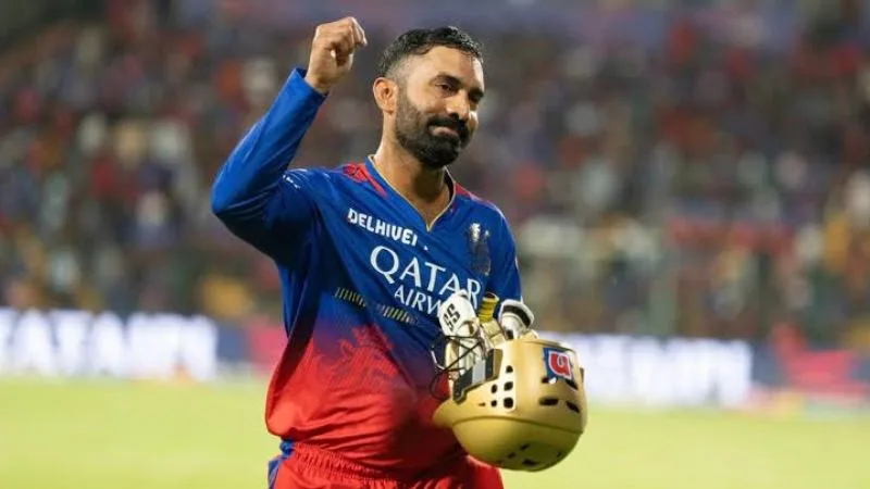 Dinesh Karthik Retires from IPL: RCB Gives Emotional Send-Off with Guard of Honor