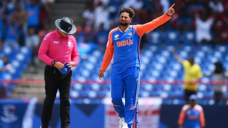 Kuldeep's Spectacular Dive Secures Matthew Wade's Wicket