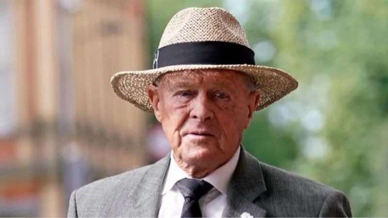 England's Sir Geoffrey Boycott to have surgery for cancer relapse