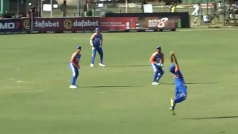 Ravi Bishnoi hit in the face on dropping Kamindu Mendis’ catch