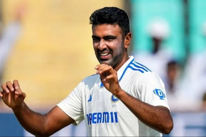 Ashwin Discusses Rohit Sharma's Future with MI Before IPL 2025