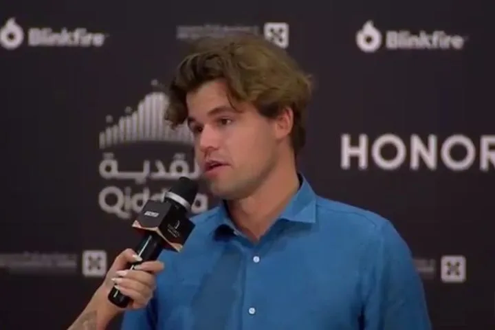 Chess Legend Magnus Carlsen Stuns at Esports Awards 2024