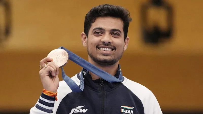 Hardik Pandya lauds shooter Swapnil Kusale on olympics medal