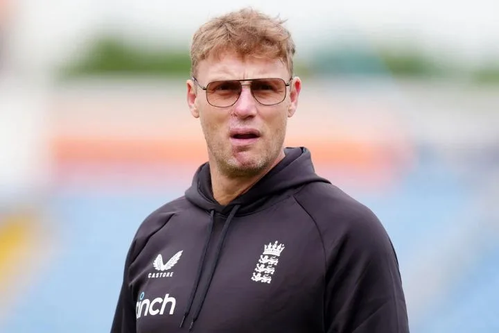 Flintoff Replaces Trescothick as England Gears Up for Crucial Third Test vs Sri Lanka