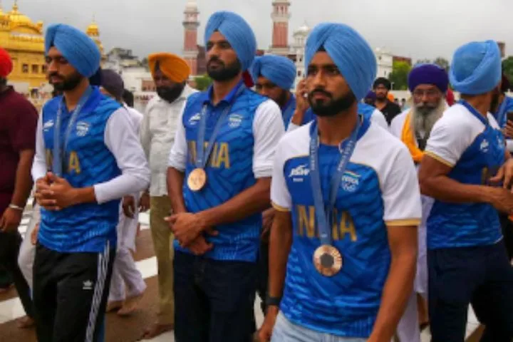 Harmanpreet & Team on a Spieitual.Quest at Golden Temple After Clinching Bronze at Paris Olympics.