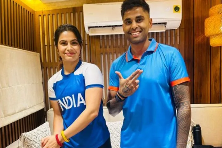 Manu Bhaker Meets Suryakumar Yadav During Break