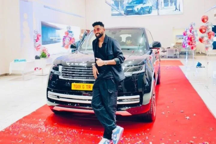 Mohammed Siraj Flaunts New Range Rover, Inspires Fans to Dream Big