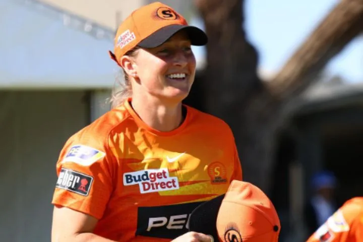 Sophie Devine Commits to Perth Scorchers for Two Seasons