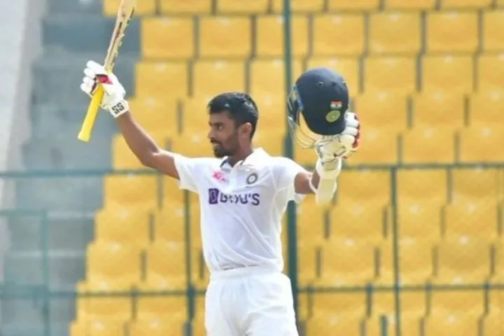 Abhimanyu Easwaran Shines in Duleep Trophy Round 2 Against India C