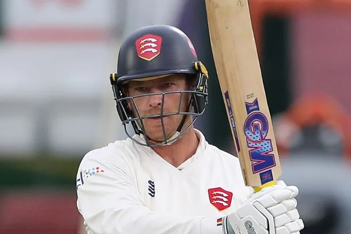 Essex Penalised 12 Points for Bat Violation