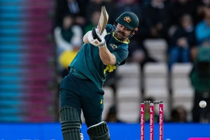 Head's Explosive 19-Ball Fifty Sends Fans into Frenzy on Twitter