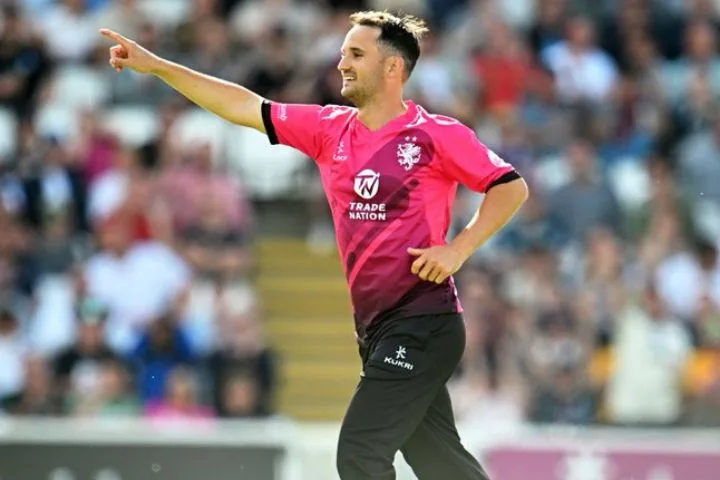 Lewis Gregory dismisses Ollie Pope and Jamie Smith in T20 Blast 2024