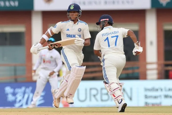 Pant and Jaiswal Earn Standing Ovation at Lunch on Day 1