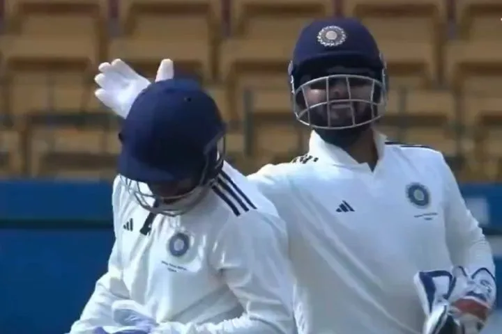 Rishabh Pant and Kuldeep Yadav's Playful Banter Brings Laughter in Duleep Trophy 2024