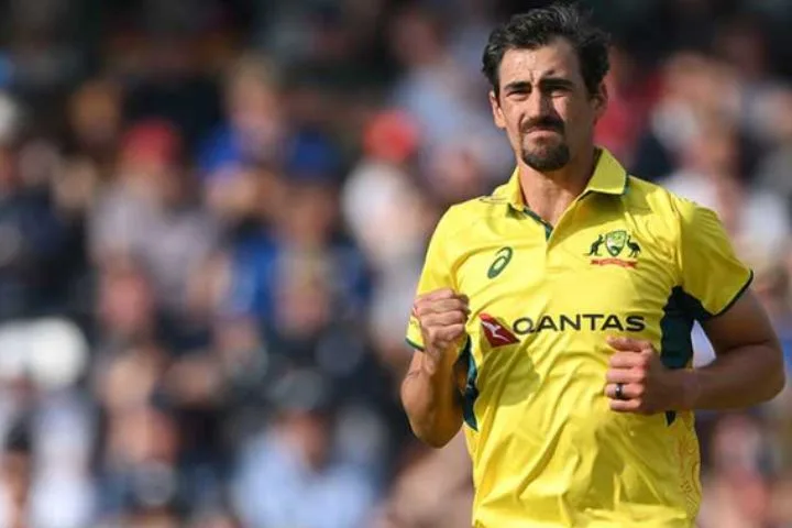 Starc's Brilliant 3rd Over Stuns Fans with 2 Wickets and 4 Runs