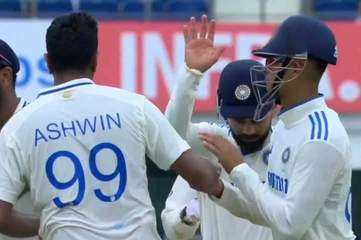 Watch Virat Kohli Bows to Ashwin After Record-Breaking Five-Wicket Haul in IND vs BAN Test