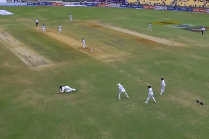 Yashasvi Jaiswal's Stunning Catch Dismisses Zakir Hasan in 1st IND vs BAN 2024 Test