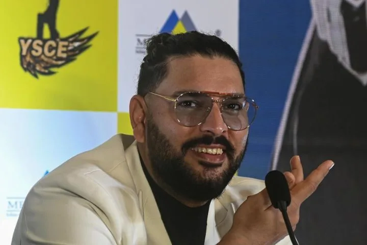 Yuvraj Singh Discusses Dhoni and Ganguly's Leadership Styles