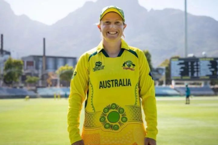 Australia's Healy and Vlaeminck Injured Despite Dominant Win Over Pakistan