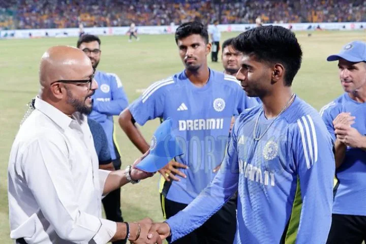 Murali Kartik shares Emotional Moment of Handing Mayank Yadav his Maiden Cap