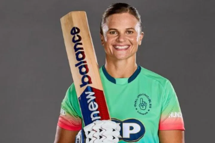 Suzie Bates Signs with Hobart Hurricanes