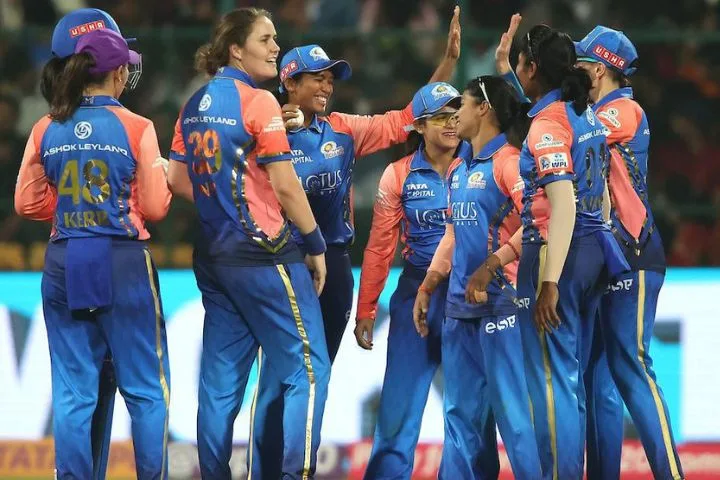 Mumbai Indians Part Ways with Issy Wong Retain Harmanpreet and Matthews