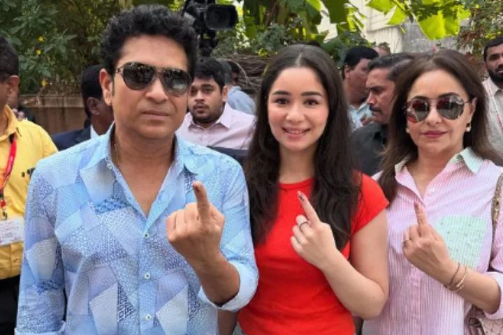 Sachin Tendulkar Votes in Maharashtra Elections