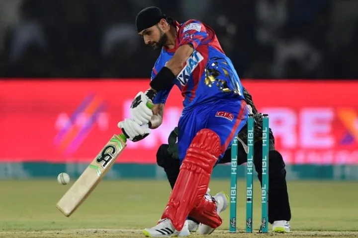 Shoaib Malik Bids Farewell to Karachi Kings Ahead of PSL 10